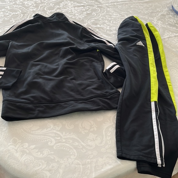 Adidas two piece set in black/green size 7 - Picture 7 of 8